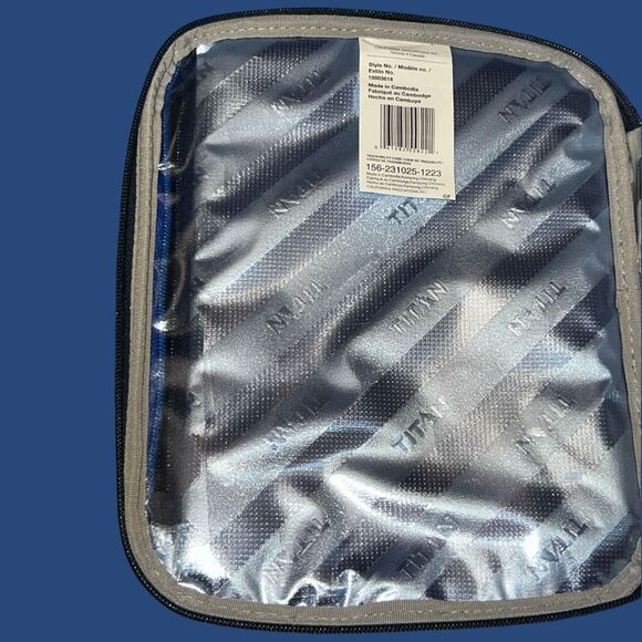 NWT Titan Arctic Zone Ultra Lunch Box Storage Expandable Blue Water Repellent - Picture 2 of 7